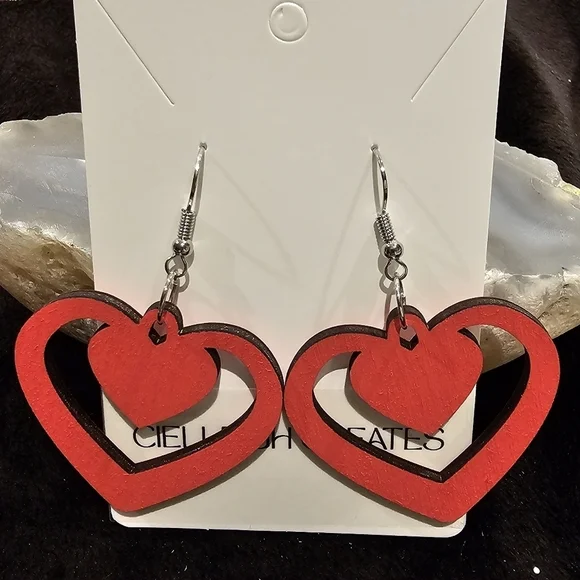 💥4 for $25💥 Laser-cut Heart Shaped Earrings - Picture 3 of 7